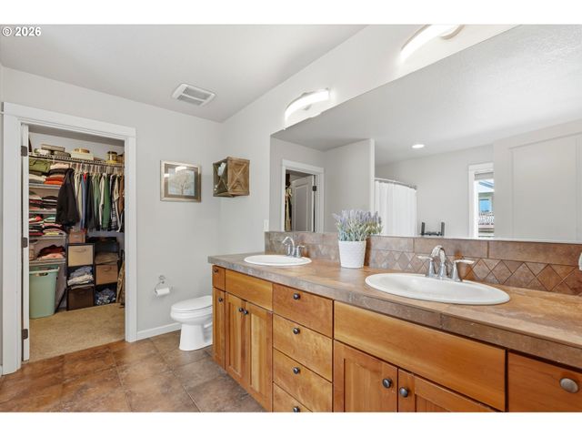 346 Sw MT MAZAMA St, Mc Minnville, OR 97128