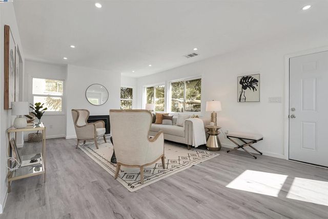 9431 Thermal St, Oakland, CA 94605