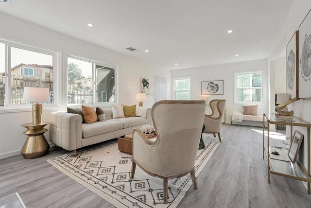 9431 Thermal St, Oakland, CA 94605