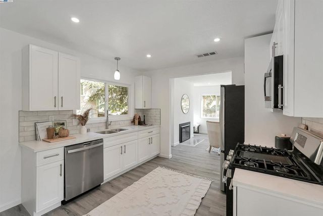 9431 Thermal St, Oakland, CA 94605