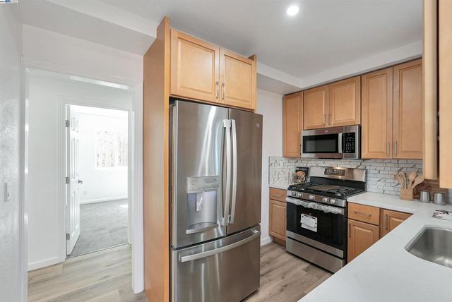 9431 Thermal St, Oakland, CA 94605