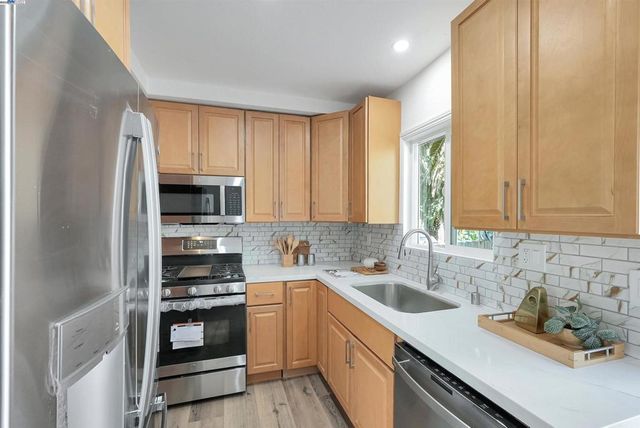9431 Thermal St, Oakland, CA 94605