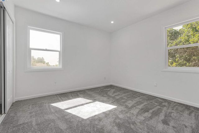 9431 Thermal St, Oakland, CA 94605