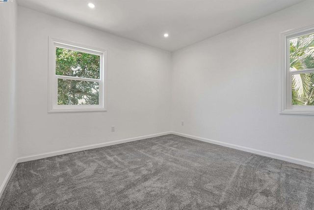 9431 Thermal St, Oakland, CA 94605