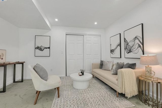9431 Thermal St, Oakland, CA 94605