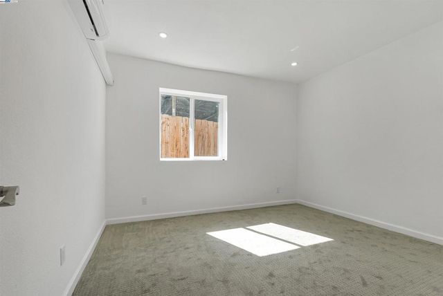 9431 Thermal St, Oakland, CA 94605