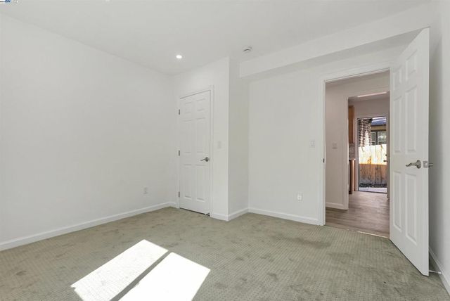 9431 Thermal St, Oakland, CA 94605