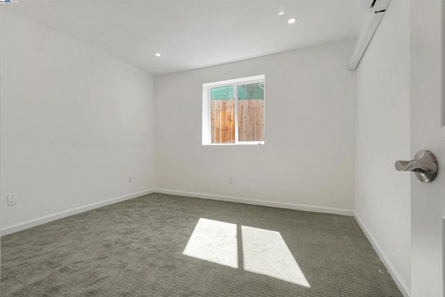 9431 Thermal St, Oakland, CA 94605