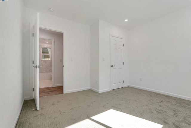 9431 Thermal St, Oakland, CA 94605