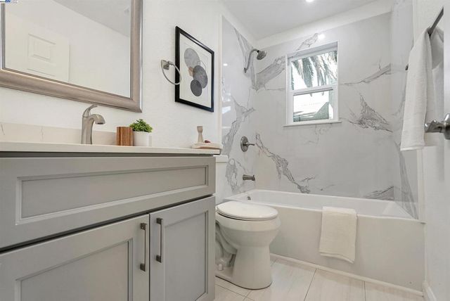 9431 Thermal St, Oakland, CA 94605
