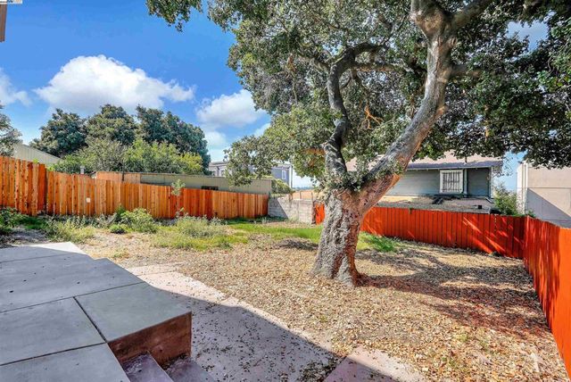 9431 Thermal St, Oakland, CA 94605