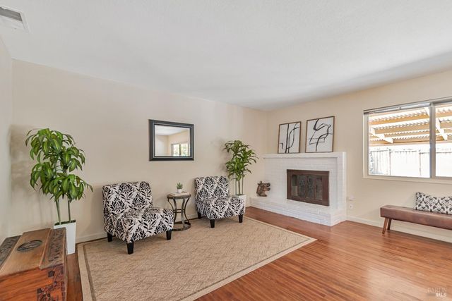 229 Arlen Dr, Rohnert Park, CA 94928