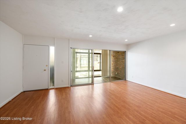 1040 Cherokee Rd E4, Louisville, KY 40204