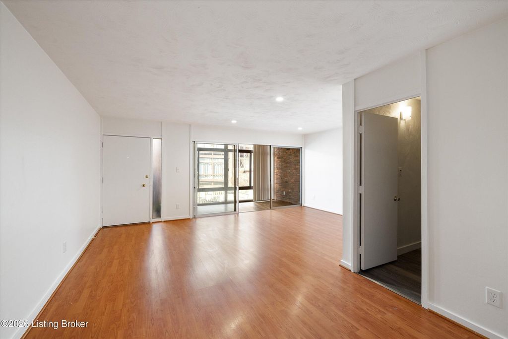 1040 Cherokee Rd E4, Louisville, KY 40204