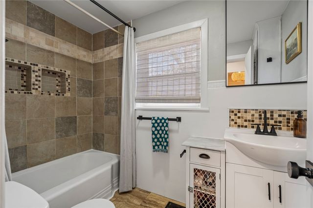 908 9th Street, Rogers, AR 72756