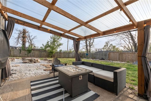 908 9th Street, Rogers, AR 72756