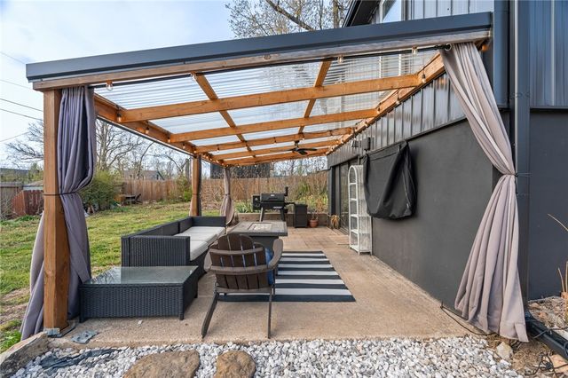 908 9th Street, Rogers, AR 72756