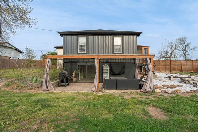 908 9th Street, Rogers, AR 72756