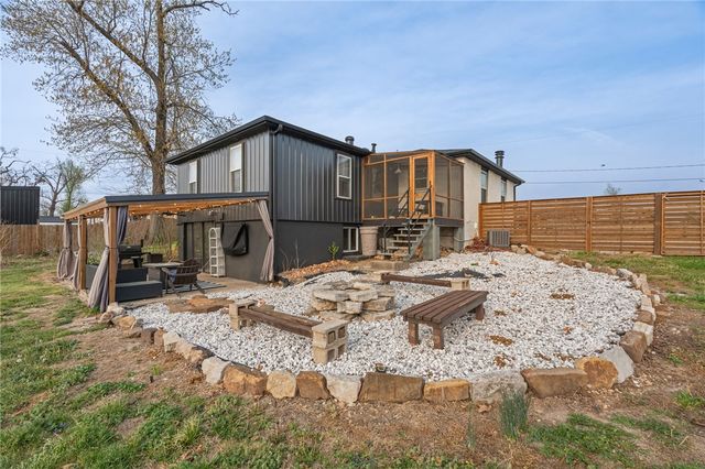 908 9th Street, Rogers, AR 72756