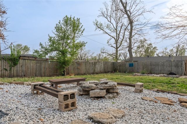 908 9th Street, Rogers, AR 72756