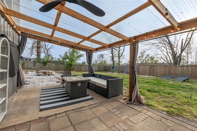 908 9th Street, Rogers, AR 72756