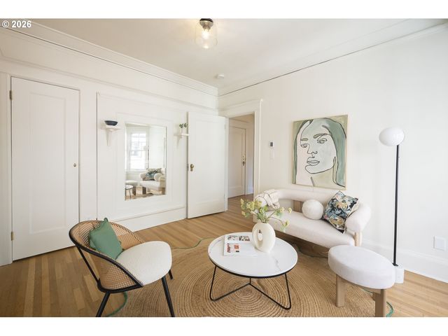 2083 Nw JOHNSON St 54, Portland, OR 97209