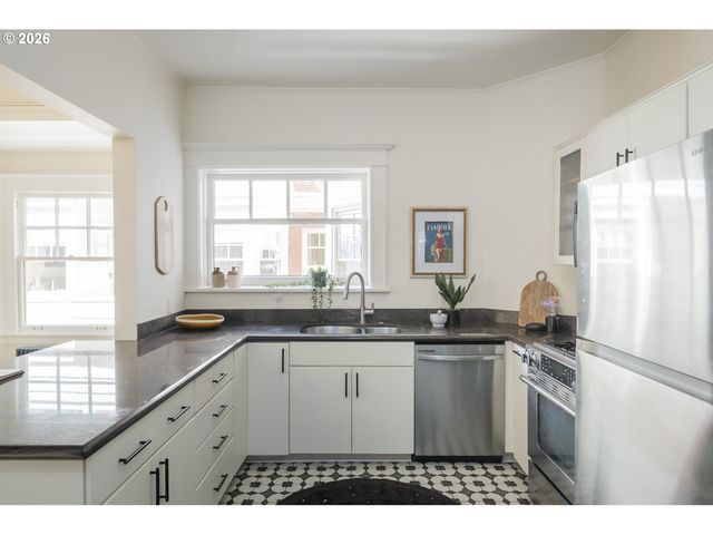 2083 Nw JOHNSON St 54, Portland, OR 97209