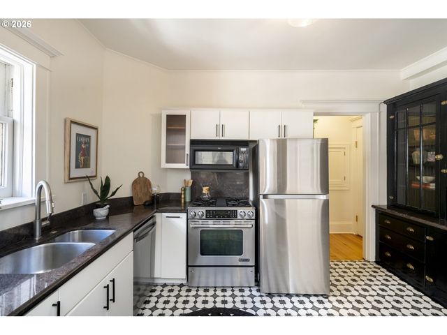 2083 Nw JOHNSON St 54, Portland, OR 97209