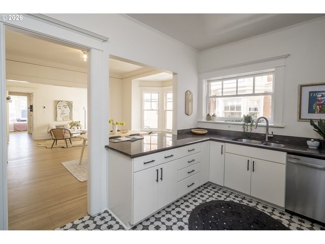 2083 Nw JOHNSON St 54, Portland, OR 97209