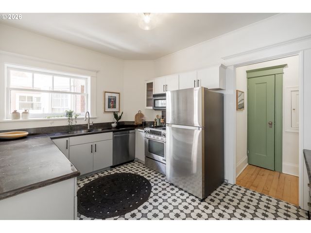 2083 Nw JOHNSON St 54, Portland, OR 97209