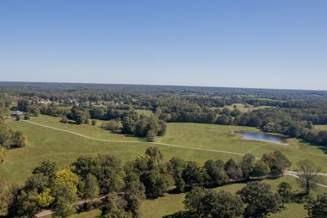 314 Fairview Rd, Dickson, TN 37055