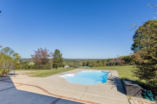 314 Fairview Rd, Dickson, TN 37055