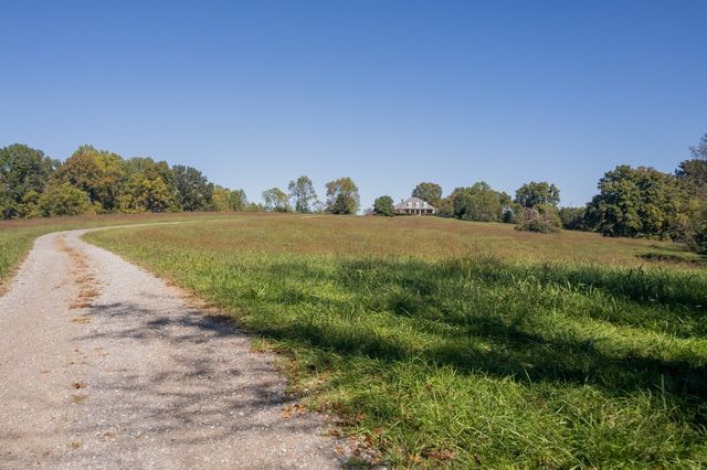 314 Fairview Rd, Dickson, TN 37055