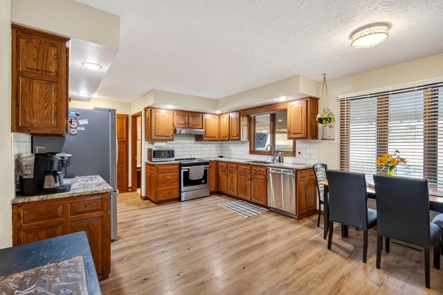 3424 N Darwin Avenue, Springfield, MO 65803