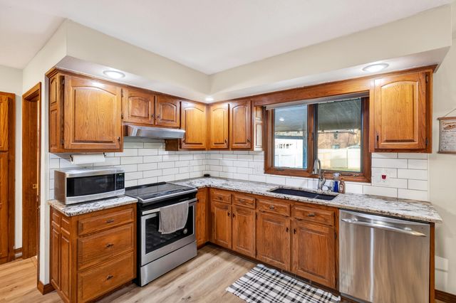 3424 N Darwin Avenue, Springfield, MO 65803