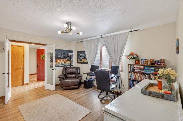 3424 N Darwin Avenue, Springfield, MO 65803