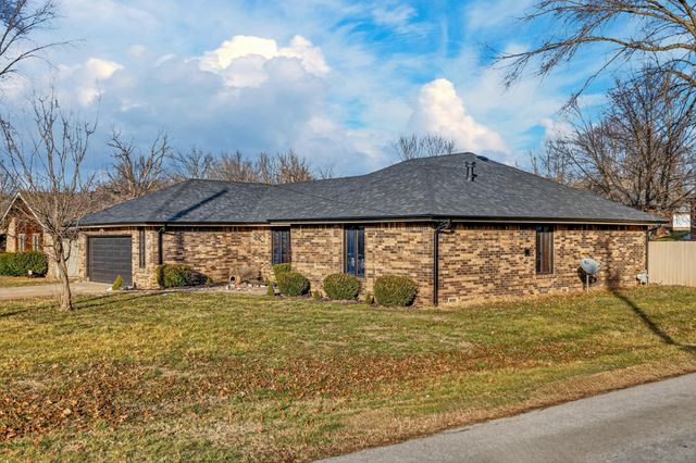 3424 N Darwin Avenue, Springfield, MO 65803