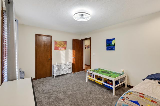 3424 N Darwin Avenue, Springfield, MO 65803