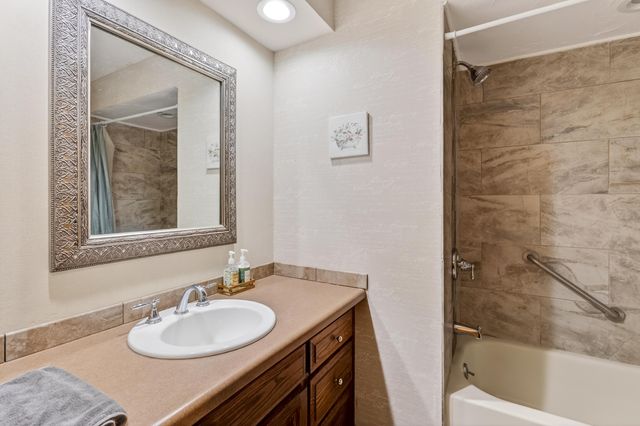 3424 N Darwin Avenue, Springfield, MO 65803