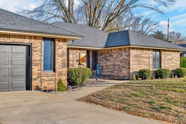 3424 N Darwin Avenue, Springfield, MO 65803