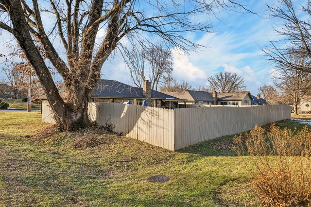 3424 N Darwin Avenue, Springfield, MO 65803