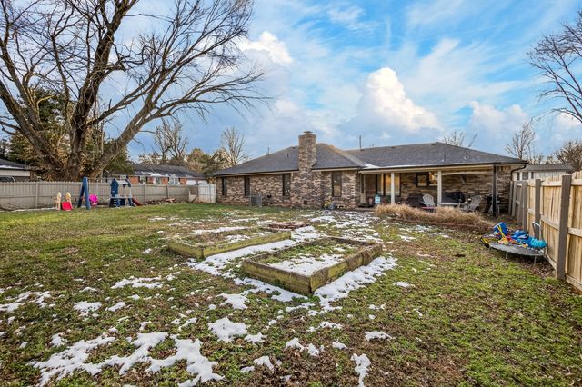 3424 N Darwin Avenue, Springfield, MO 65803