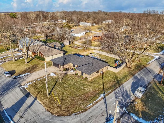 3424 N Darwin Avenue, Springfield, MO 65803