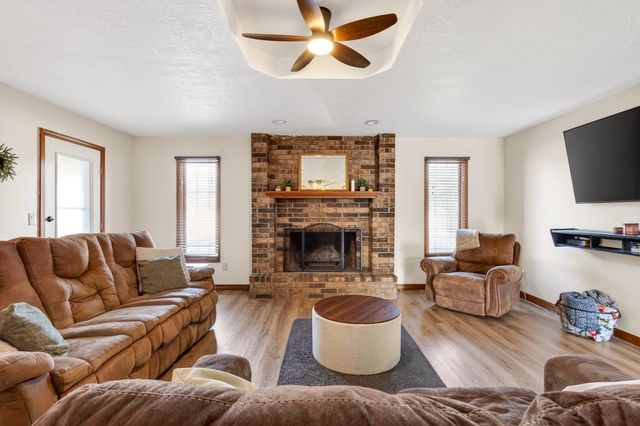 3424 N Darwin Avenue, Springfield, MO 65803