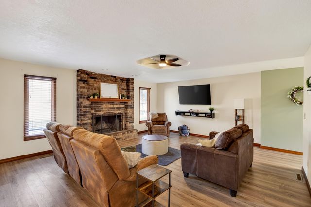 3424 N Darwin Avenue, Springfield, MO 65803