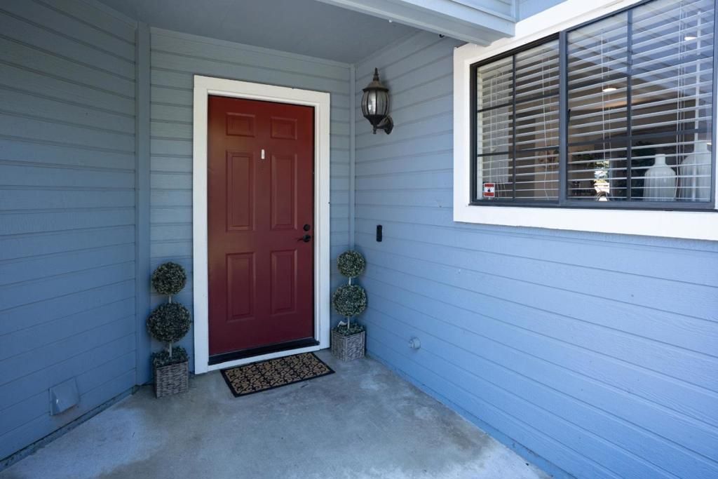 Image 2 of property listing at 37 Winding Way, Watsonville, CA 95076