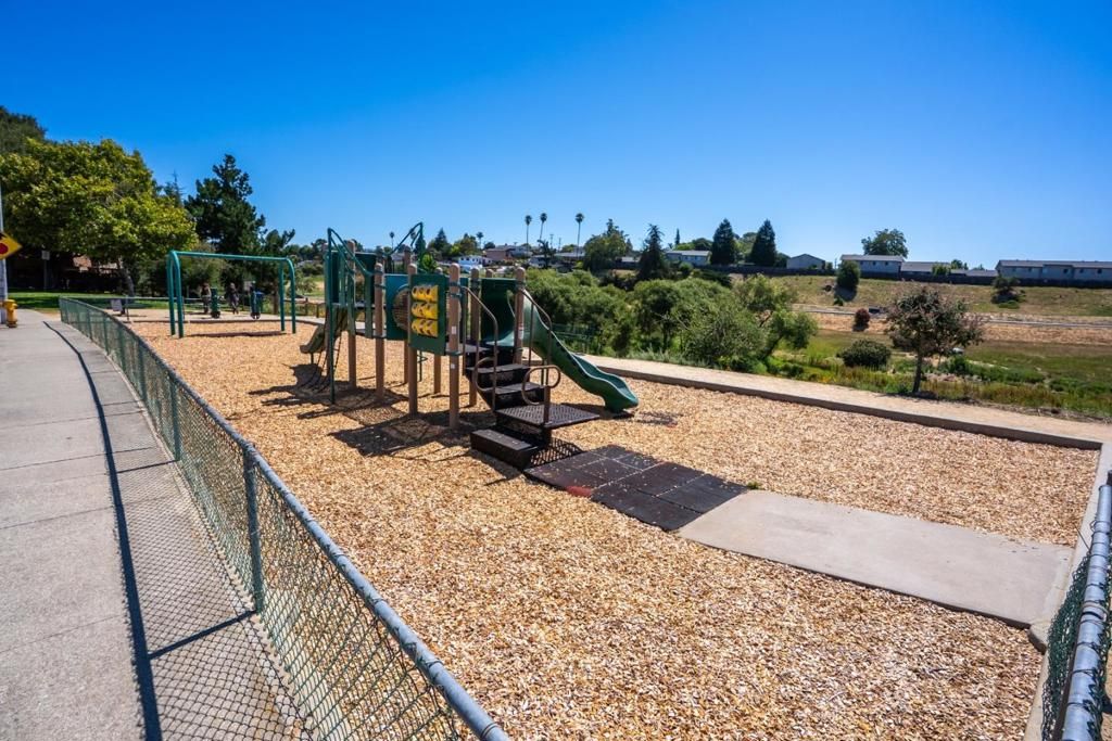 Image 37 of property listing at 37 Winding Way, Watsonville, CA 95076