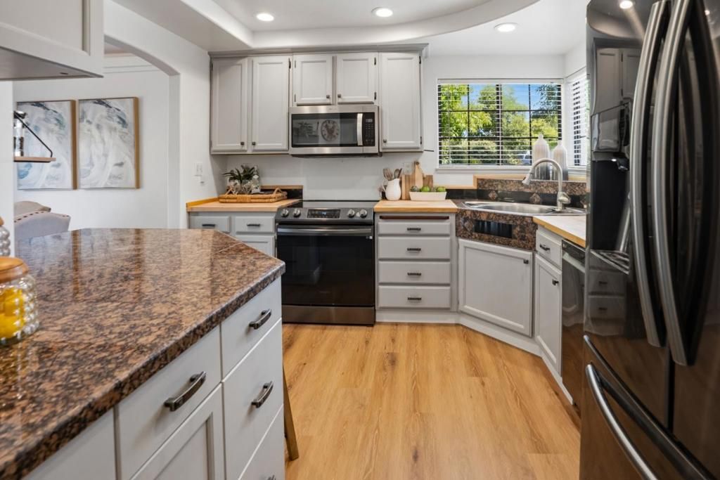 Image 7 of property listing at 37 Winding Way, Watsonville, CA 95076