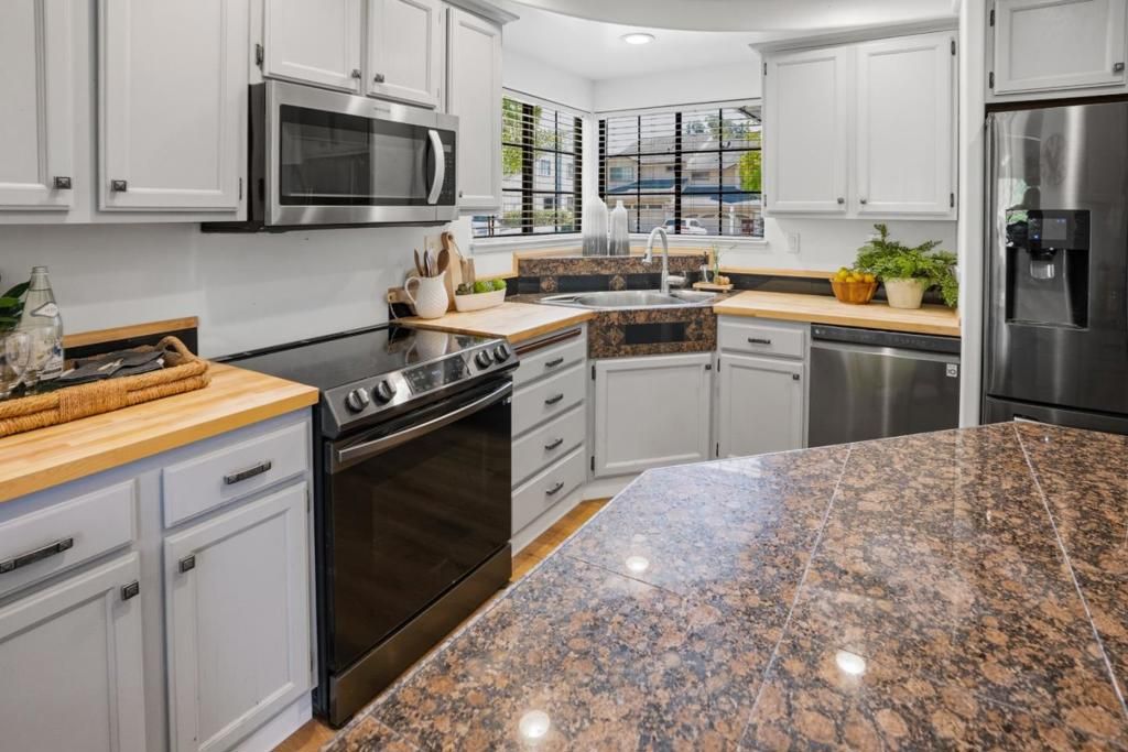 Image 8 of property listing at 37 Winding Way, Watsonville, CA 95076