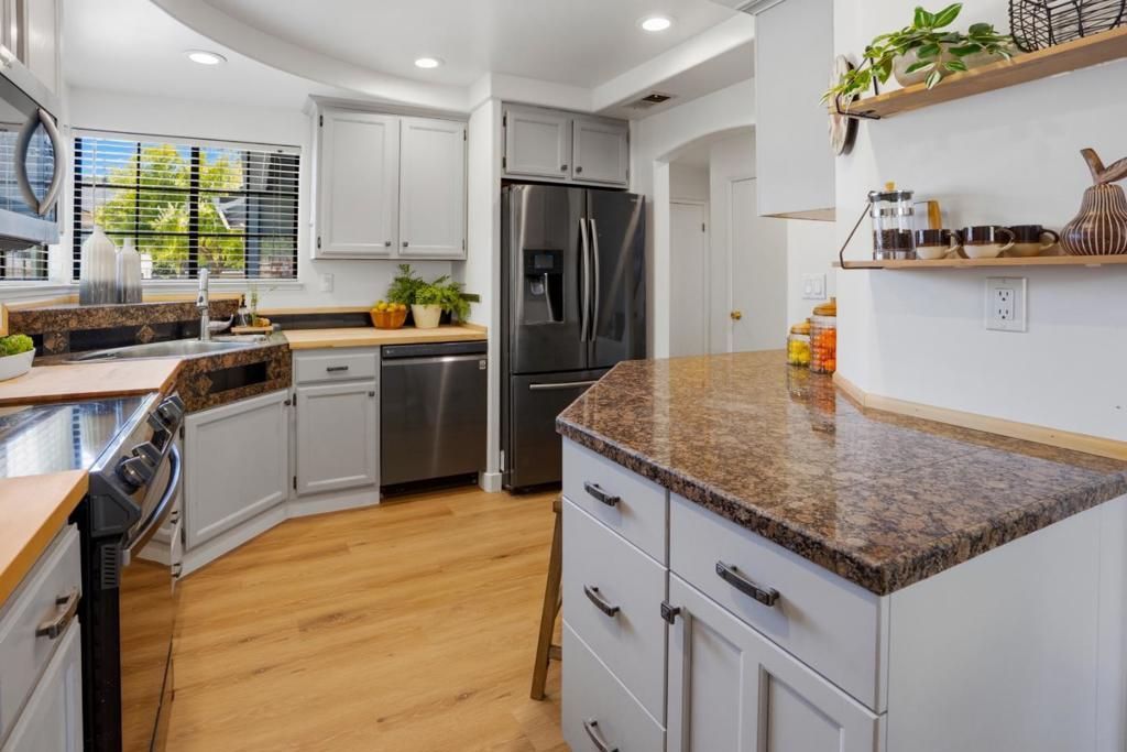 Image 9 of property listing at 37 Winding Way, Watsonville, CA 95076